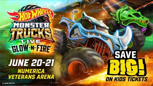 Hot Wheels Monster Trucks Live: Glow-N-Fire!